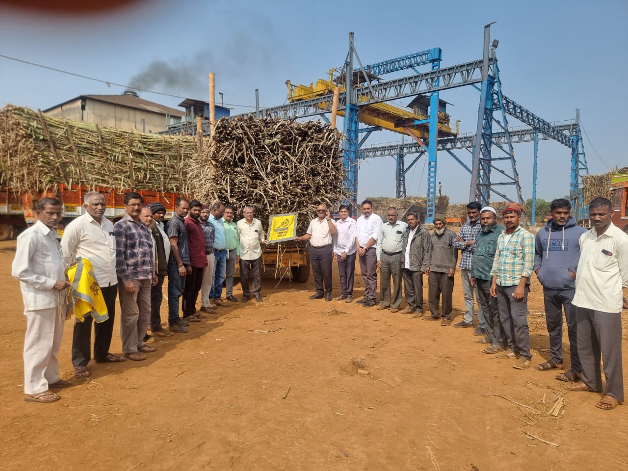 Lions Club Gadhinglaj distributes reflectors to vehicles at Ajra Sakhar